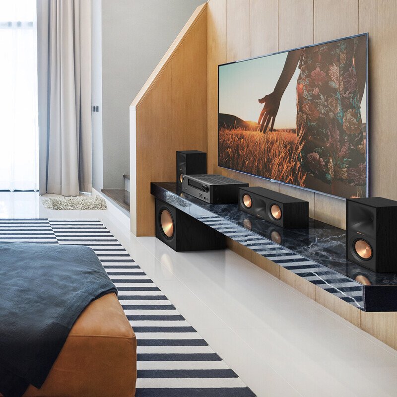 Reference R-50C Black