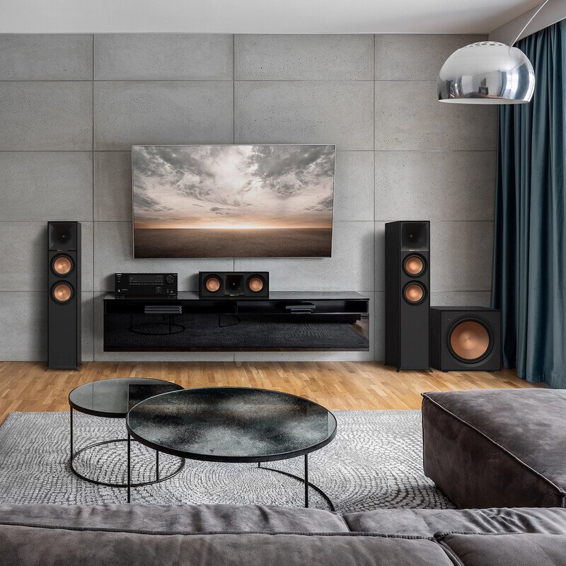 Reference R-121SW Black